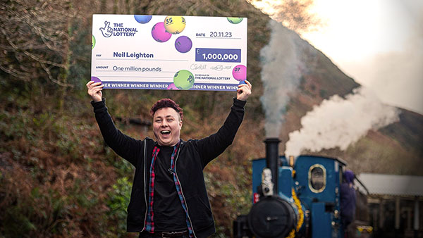 Royaume-Uni : un jeune homme de 24 ans remporte 1 million £ et veux s’acheter... une locomotive à vapeur