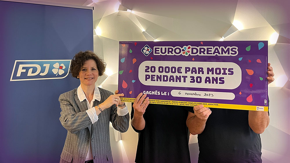 Les deux premières gagnantes de l'EuroDreams reçoivent leur prix dans les locaux de FDJ
